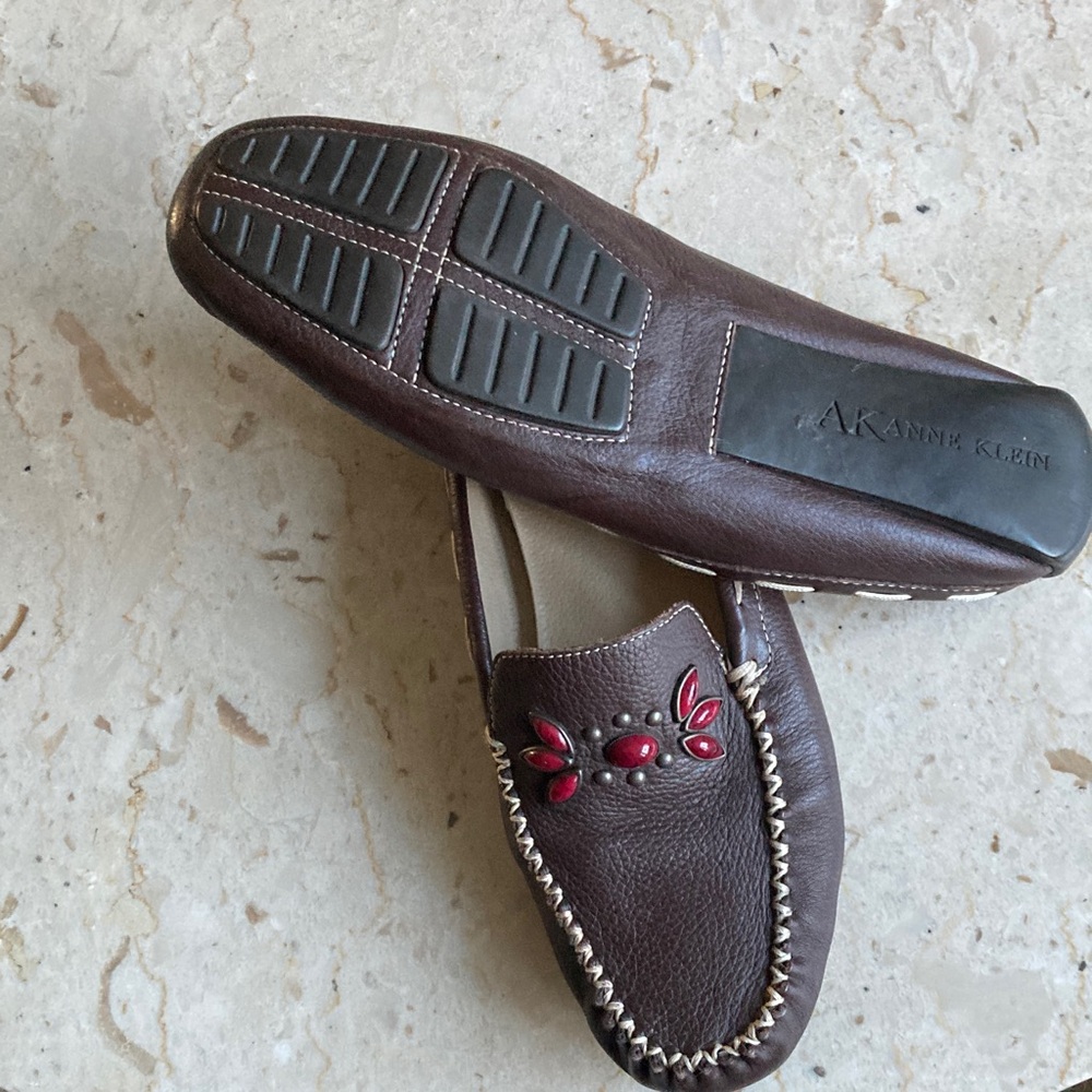 Brown Leather Loafers with Red Embellishments - Picture 3 of 6